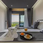 Crowonder Travera 2 With Heated Swimming Pool - Crowonder Luxury Rent * Privlaka (Zadar)