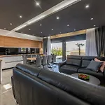 Crowonder Travera 2 With Heated Swimming Pool - Crowonder Luxury Rent *