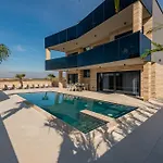 Crowonder Travera 2 With Heated Swimming Pool - Crowonder Luxury Rent Villa *