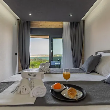 Crowonder Travera 2 With Heated Swimming Pool - Crowonder Luxury Rent * פריבלאקה