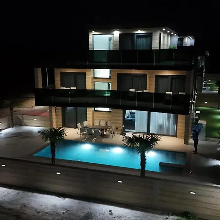 Villa Crowonder Travera 2 With Heated Swimming Pool - Crowonder Luxury Rent