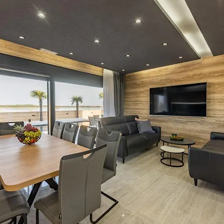Crowonder Travera 2 With Heated Swimming Pool - Crowonder Luxury Rent וילה פריבלאקה