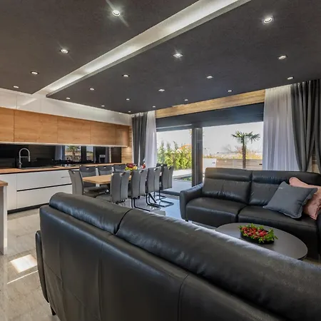 Crowonder Travera 2 With Heated Swimming Pool - Crowonder Luxury Rent *