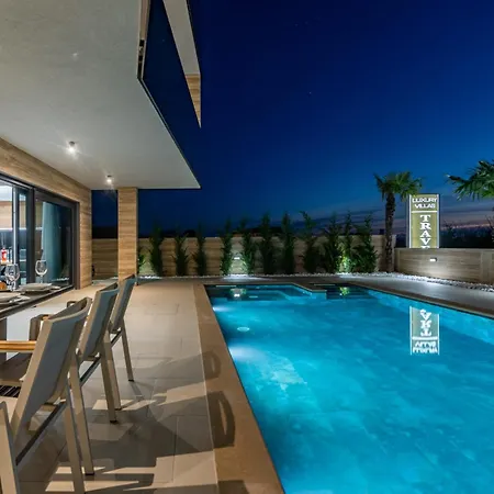 Crowonder Travera 2 With Heated Swimming Pool - Crowonder Luxury Rent
