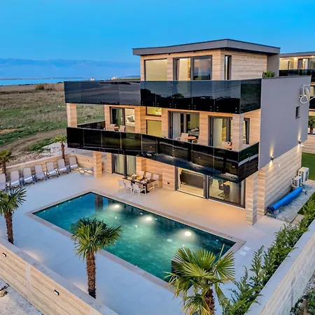 Crowonder Travera 2 With Heated Swimming Pool - Crowonder Luxury Rent Privlaka (Zadar)