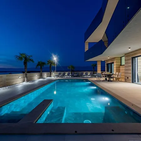 Crowonder Travera 2 With Heated Swimming Pool - Crowonder Luxury Rent
