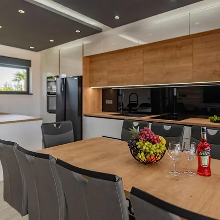 Villa Crowonder Travera 2 With Heated Swimming Pool - Crowonder Luxury Rent Privlaka (Zadar)