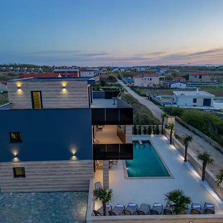 Crowonder Travera 2 With Heated Swimming Pool - Crowonder Luxury Rent Privlaka (Zadar)