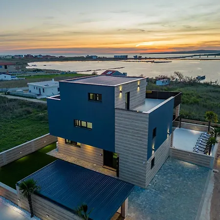 Crowonder Travera 2 With Heated Swimming Pool - Crowonder Luxury Rent Villa *