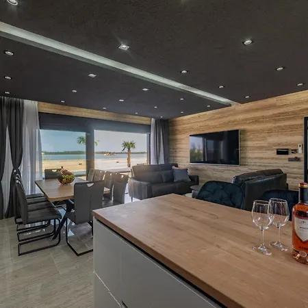 Crowonder Travera 2 With Heated Swimming Pool - Crowonder Luxury Rent *