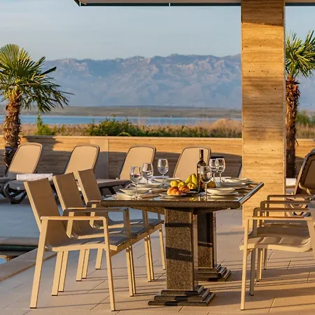 Crowonder Travera 2 With Heated Swimming Pool - Crowonder Luxury Rent Privlaka (Zadar)