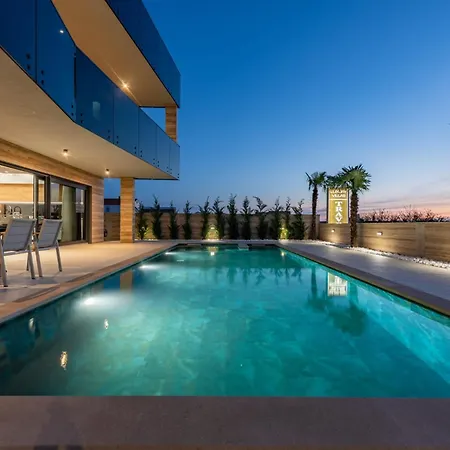 Villa Crowonder Travera 2 With Heated Swimming Pool - Crowonder Luxury Rent Privlaka (Zadar)