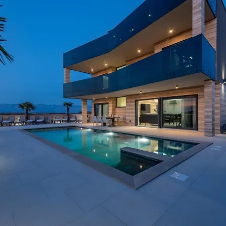 Crowonder Travera 2 With Heated Swimming Pool - Crowonder Luxury Rent *