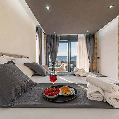 Crowonder Travera 2 With Heated Swimming Pool - Crowonder Luxury Rent Privlaka (Zadar)