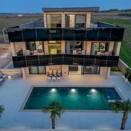 Crowonder Travera 2 With Heated Swimming Pool - Crowonder Luxury Rent Villa