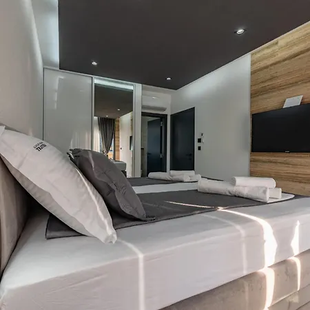 Villa Crowonder Travera 2 With Heated Swimming Pool - Crowonder Luxury Rent