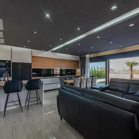 Villa Crowonder Travera 2 With Heated Swimming Pool - Crowonder Luxury Rent *