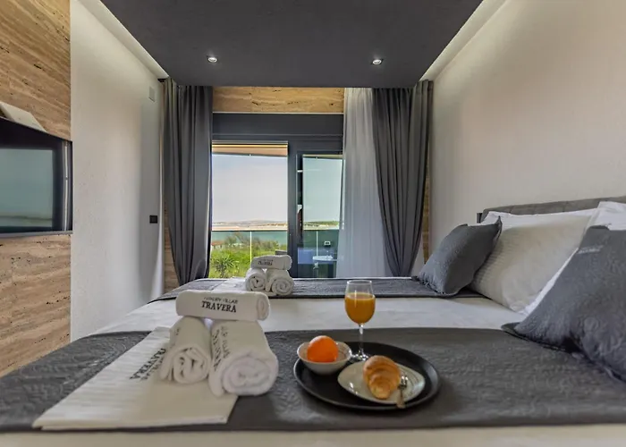 Crowonder Travera 2 With Heated Swimming Pool - Crowonder Luxury Rent * Привлака