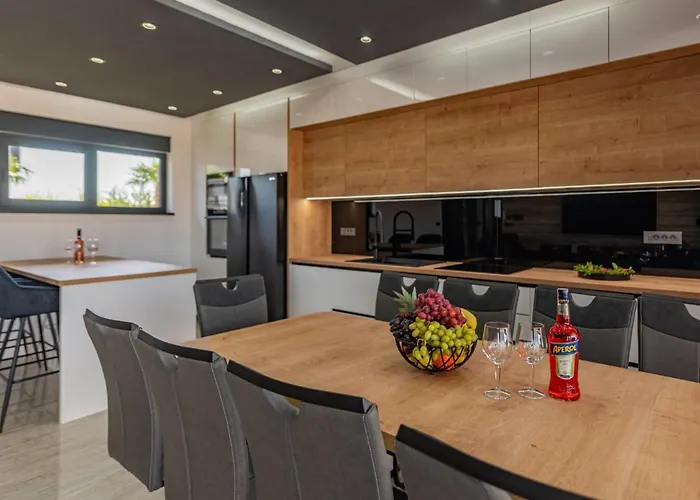 Вилла Crowonder Travera 2 With Heated Swimming Pool - Crowonder Luxury Rent Привлака