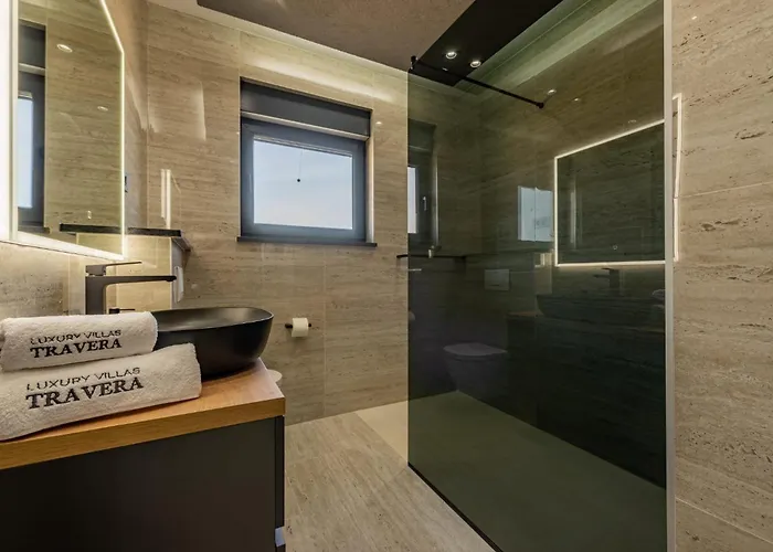 Crowonder Travera 2 With Heated Swimming Pool - Crowonder Luxury Rent * Привлака