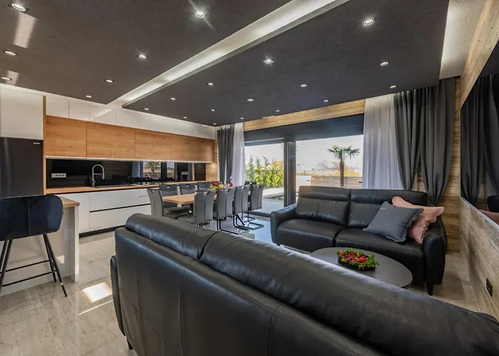 Crowonder Travera 2 With Heated Swimming Pool - Crowonder Luxury Rent *
