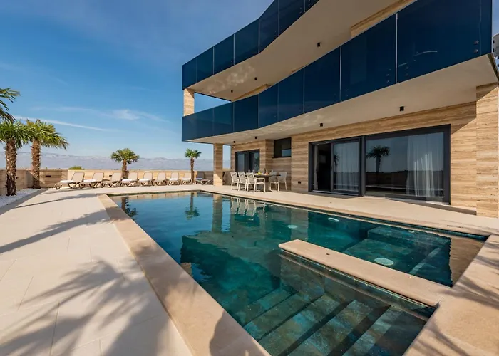 Crowonder Travera 2 With Heated Swimming Pool - Crowonder Luxury Rent Привлака