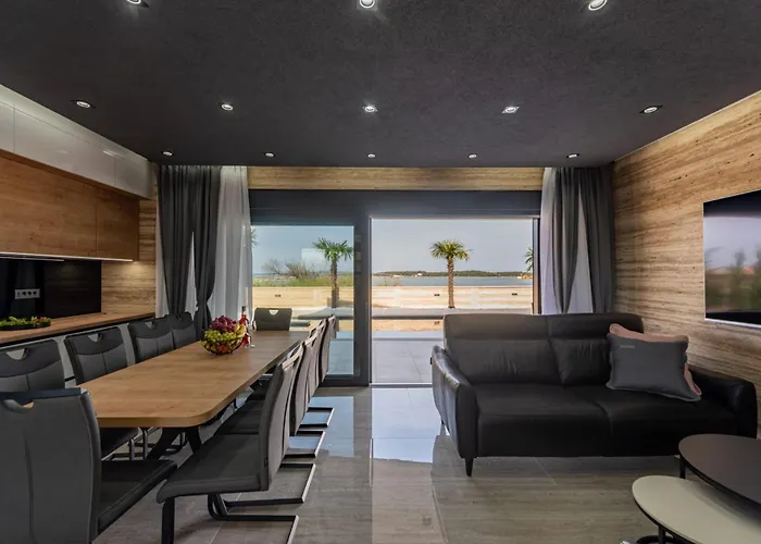 Crowonder Travera 2 With Heated Swimming Pool - Crowonder Luxury Rent